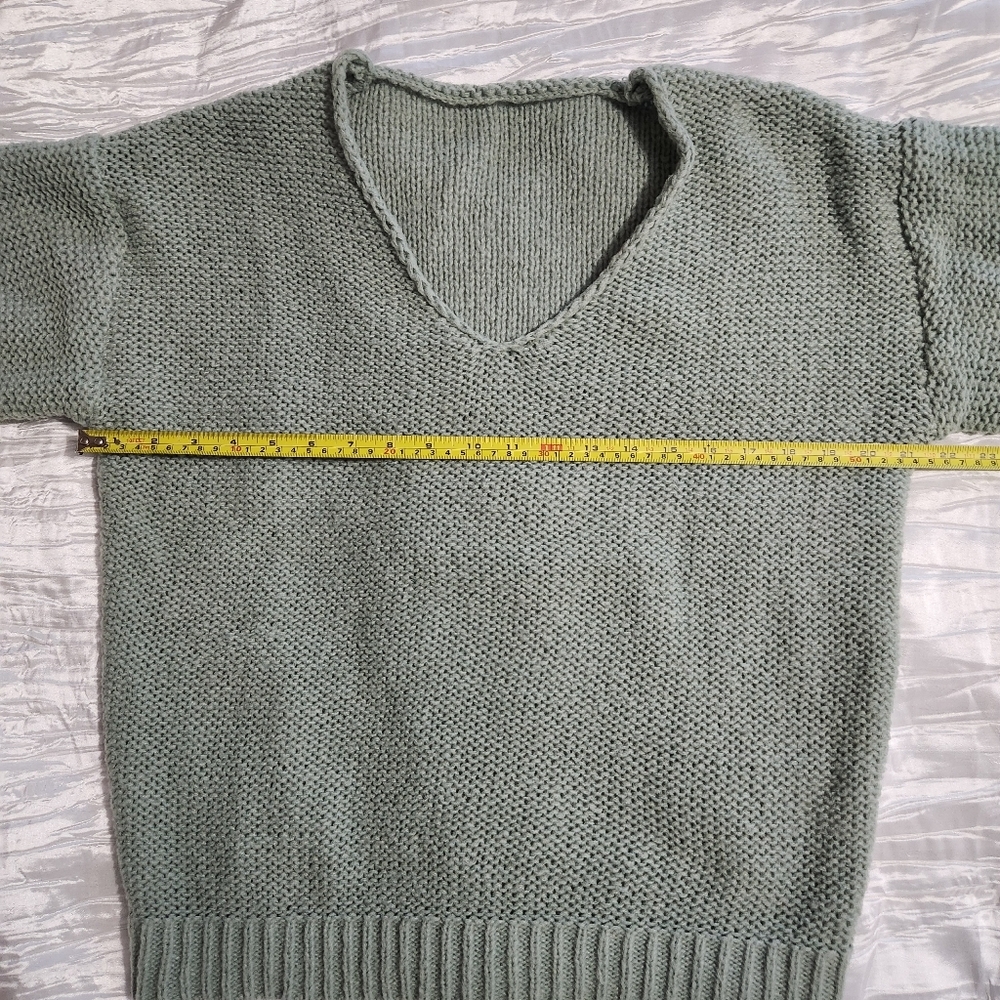Women's V-Neck Knit Sweater - Green Size Large - Picture 6 of 9